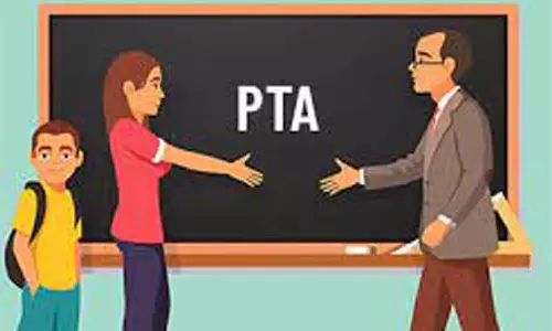 மங்கலம் அரசு  பெண்கள் பள்ளியில் பெற்றோர் - ஆசிரியர் கழக கூட்டம்