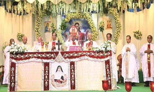 நாகர்கோவில் புனித அல்போன்சா திருத்தலத்தில் ஆடம்பரக் கூட்டு திருப்பலி