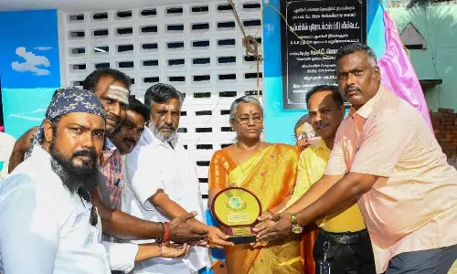 புனரமைக்கப்பட்ட 2 அங்கன்வாடி மையங்கள்-அமைச்சர் தேனீ.ஜெயக்குமார் திறந்து வைத்தார்