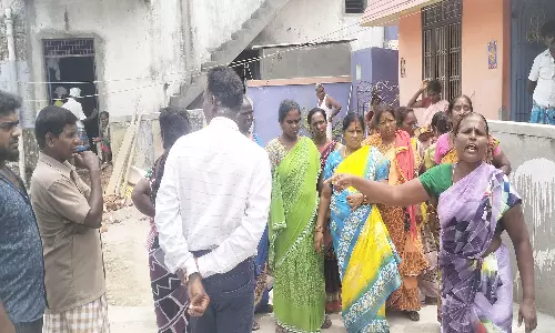 ஆய்வு செய்ய வந்த அதிகாரிகளிடம் பொதுமக்கள் வாக்குவாதம்