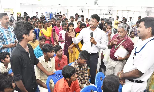 அரசினர் தொழிற்பயிற்சி நிலையத்தில் மாணவர்களுடன் கலந்துரையாடல்