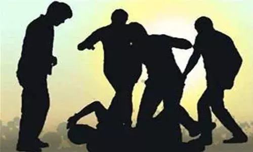 பைக் ஷோரூமில் தகராறில் ஈடுபட்ட 4 பேர் மீது வழக்கு பதிவு