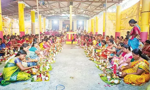 திரவுபதி அம்மன் கோவிலில் விளக்கு பூஜை