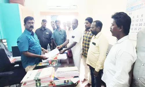 தூய்மை பணியாளர்கள் சங்கம் சார்பில் மனு