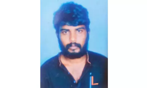 ரெயில் மோதி வாலிபர் பலி