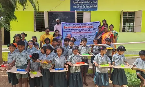 மஞ்சமேடு  அரசு பள்ளியில் கல்வி உபகரணங்கள் வழங்கும் விழா