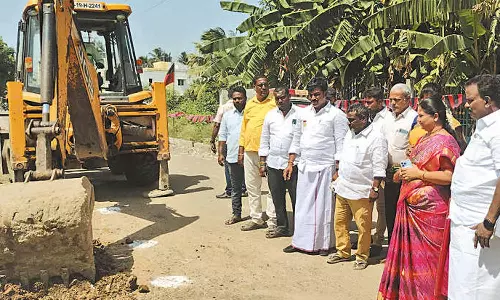 ரத்தினமங்கலம் கிராமத்தில் ரூ.38 லட்சத்தில் சாலை அமைக்கும் பணி- வரலட்சுமி மதுசூதனன் எம்.எல்.ஏ. தொடங்கி வைத்தார்