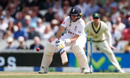 ஆஷஸ் 5வது டெஸ்ட் போட்டி- 3ம் நாள் ஆட்டத்தின் முடிவில் இங்கிலாந்து அணி 377 ரன்கள் முன்னிலை