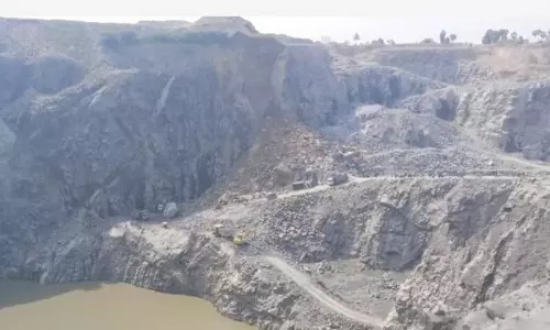 கல்குவாரிகள் மீது நடவடிக்கை எடுக்க கோரிக்கை