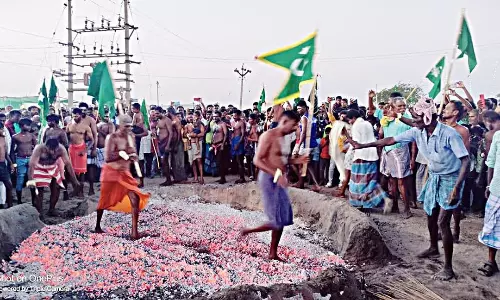 அனைத்து மதத்தினர் பங்கேற்ற பூக்குழி திருவிழா