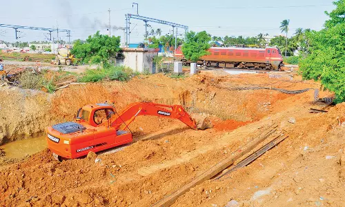 ஊட்டுவாழ்மடம் பகுதியில் ரெயில்வே சுரங்கப்பாதை அமைக்கும் பணி தொடங்கியது