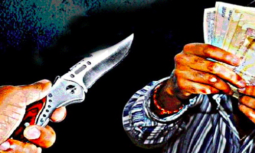 மதுக்கடையில் கத்தியை காட்டி மிரட்டி ரூ.92 ஆயிரம் பறிப்பு