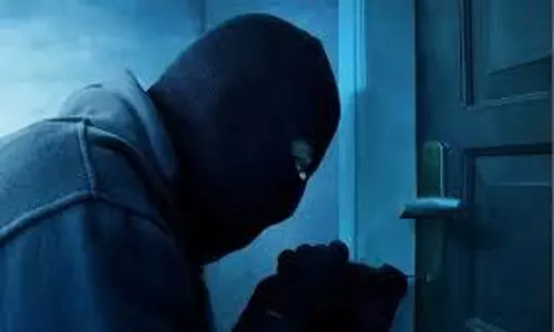 அரியலூரில் மின் ஒயர்  - பணம் திருட்டு