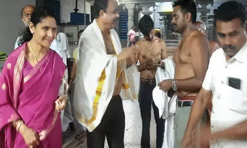 கர்நாடக மாநில முன்னாள் முதல்-மந்திரி எடியூரப்பா மகள் பகவதி அம்மன் கோவிலில் தரிசனம்