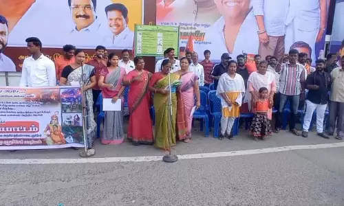 நாம் தமிழர் கட்சியின் மகளிர் பாசறை ஆர்ப்பாட்டம்