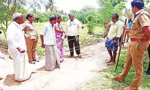 பொதுவழியில் தனிநபர் அமைத்த கம்பி வேலி அகற்றம்