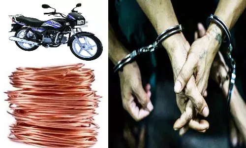 பைக், செம்பு கம்பி திருடியதாக 2 பேர் கைது