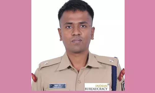 ஈரோட்டில் தனியாக வசிக்கும் முதியவர்களை  போலீசார் நேரடியாக சென்று குறைகளை கேட்டு நிவர்த்தி செய்கின்றனர்-போலீஸ் சூப்பிரண்டு தகவல்