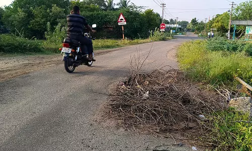 சென்னிமலை அருகே ரோட்டின் நடுவில் குழி