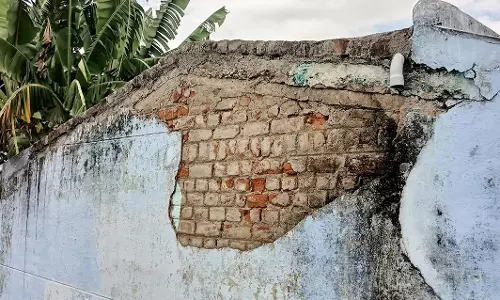 நல்லம்பள்ளியில் இடிந்து விழும் நிலையில் அரசின் 26 தொகுப்பு வீடுகள்