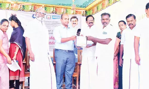 சிறந்த முறையில் வளர்க்கப்பட்ட கிடாரி கன்றுகளின் உரிமையாளர்களுக்கு பரிசு வழங்கல்