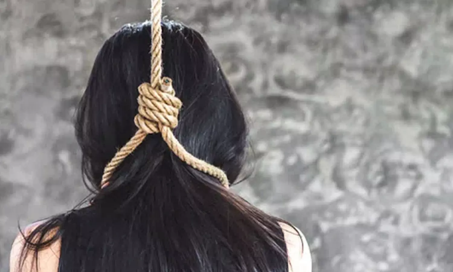 ஆடி மாதம் தாய் வீட்டுக்கு வந்த இளம்பெண் தற்கொலை ஆடி மாதம் தாய் வீட்டுக்கு வந்த இளம்பெண் தற்கொலை