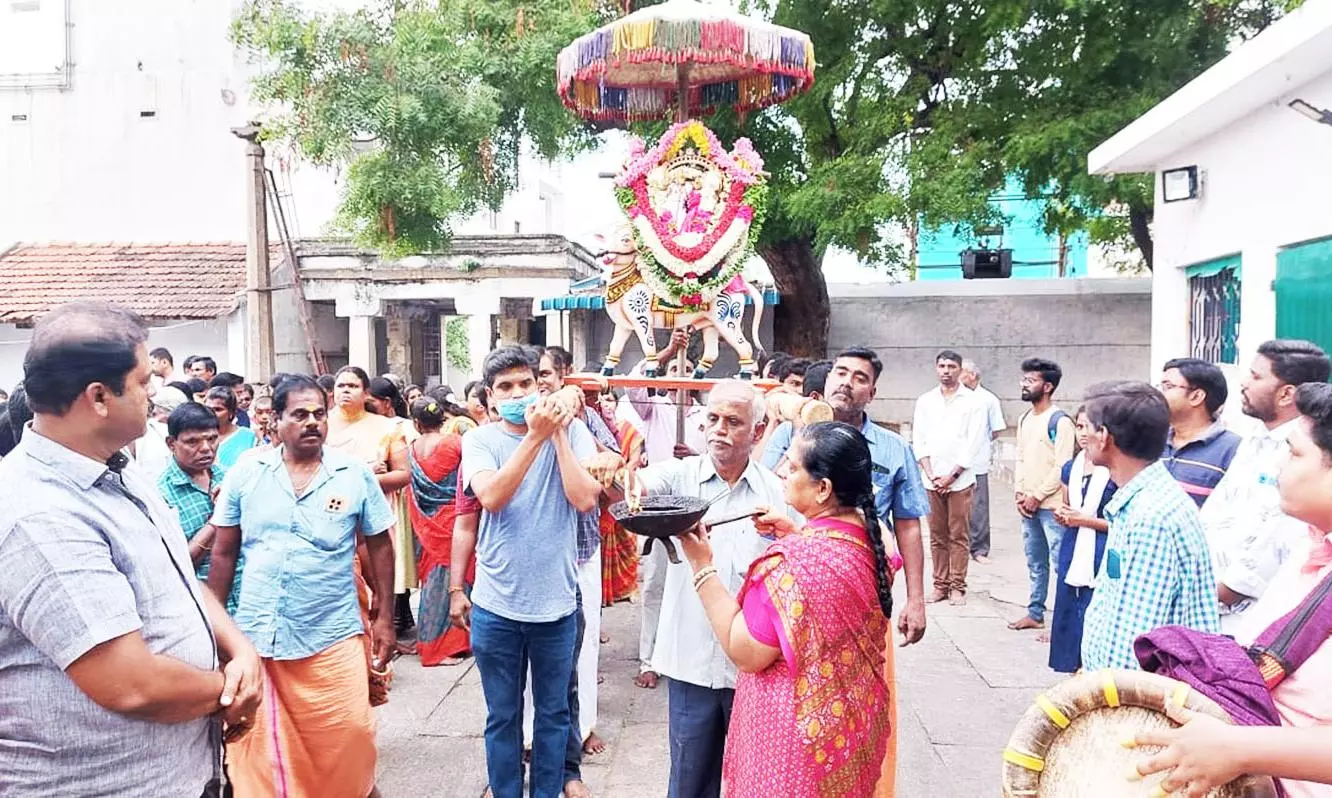 ஆடி மாத பிரதோஷத்தையொட்டி தருமபுரி, கிருஷ்ணகிரி சிவன் கோவில்களில் சிறப்பு வழிபாடு ஆடி மாத பிரதோஷத்தையொட்டி தருமபுரி, கிருஷ்ணகிரி சிவன் கோவில்களில் சிறப்பு வழிபாடு