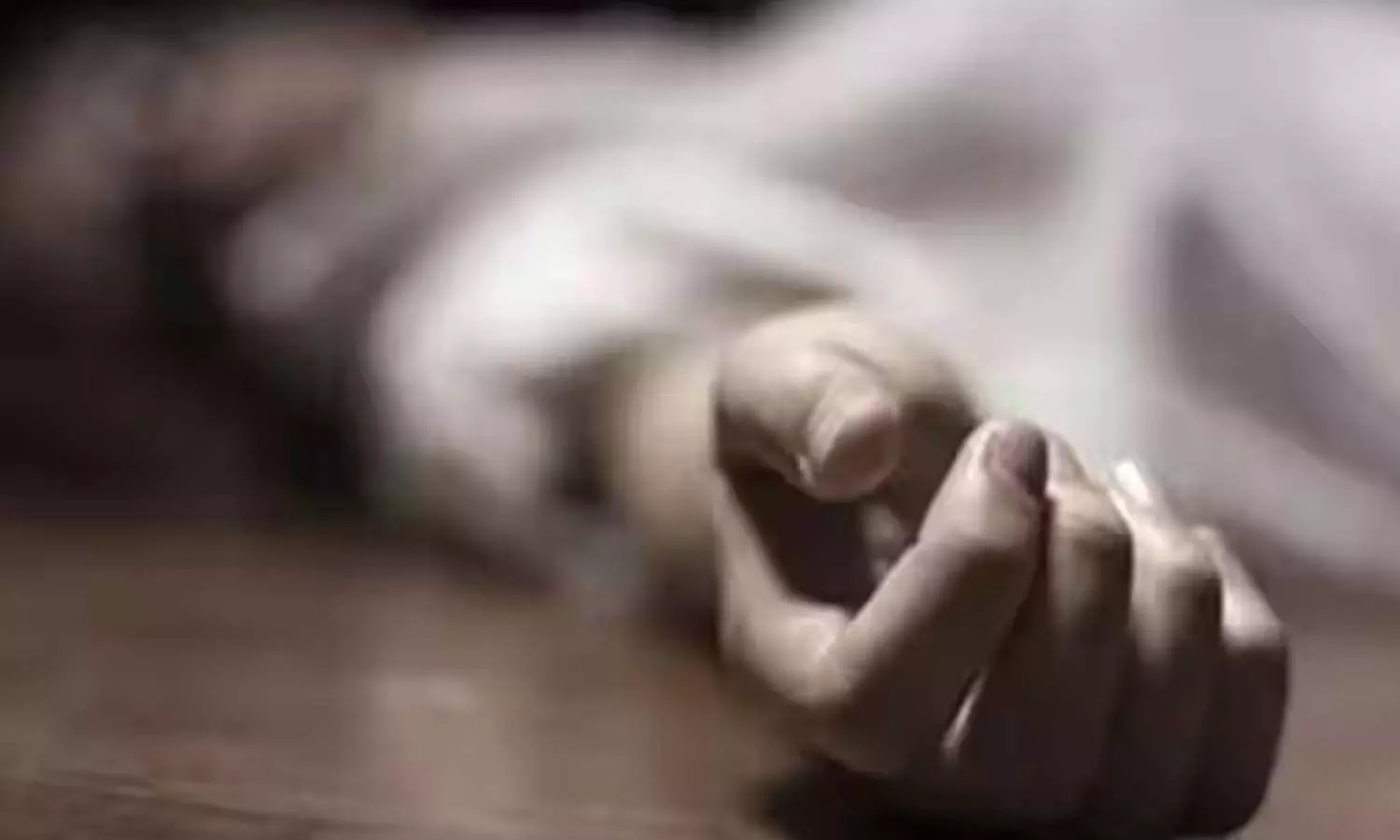 கடையை மூடுவதில் தாமதம்- கணவருடன் தகராறில் மனைவி தற்கொலை கடையை மூடுவதில் தாமதம்- கணவருடன் தகராறில் மனைவி தற்கொலை