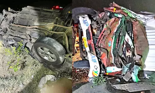 மதுரை அருகே விபத்து- கண்டெய்னர் லாரி மீது கார் மோதி கப்பல் ஊழியர் உள்பட 4 பேர் பலி