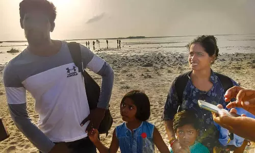 ராமேசுவரத்திற்கு இன்று மேலும் 4 இலங்கை அகதிகள் வருகை- ஏராளமானோர் வாழ வழியின்றி தவிப்பதாக கண்ணீர்