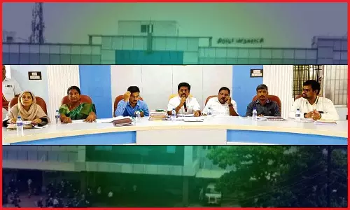 குப்பை அள்ளும் பணி தனியாரிடம் ஒப்படைப்பு - கவுன்சிலர்கள் எதிர்ப்பு