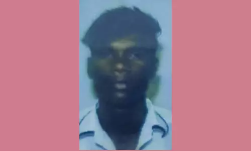 துப்பாக்கியுடன் பிடிபட்ட வாலிபர் போலீசாரிடம் இருந்து தப்பி ஓட்டம்- பெங்களூரில் நடந்த கொள்ளையில் தொடர்பு