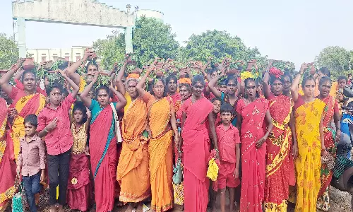 செந்துறையில் மழைவேண்டி பக்தர்கள் ஊர்வலம்