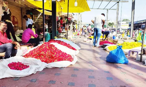 தருமபுரியில் பூக்கள் விலை உயர்வு