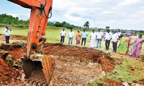 குத்துக்கல்வலசை ஊராட்சியில் ரூ.49 லட்சம் மதிப்பீட்டில் வளர்ச்சி பணிகள் தொடக்க விழா