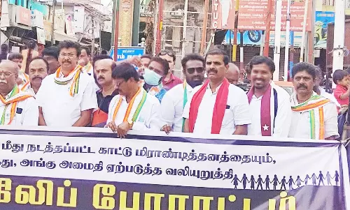 மணிப்பூர் கலவரத்தை கண்டித்து ஓசூரில் காங்கிரஸ் கட்சியினர் மனித சங்கிலி போராட்டம்