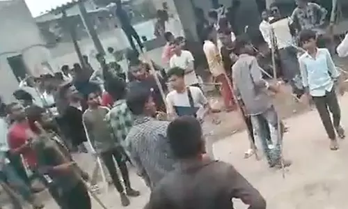 மாணவியின் வாட்டர் பாட்டிலில் சிறுநீரை நிரப்பிய மாணவர்கள்.. ராஜஸ்தானில் வெடித்த போராட்டம்