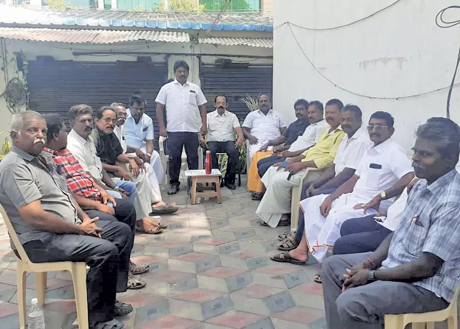 வேம்பார் முதல் ஆலந்தலை வரை நடக்கிறது: பனை விதைகள் நடும் பணியில் திரளாக கலந்து கொள்ள வேண்டும் - சமத்துவ மக்கள் கழகம் செயற்குழு கூட்டத்தில் தீர்மானம்