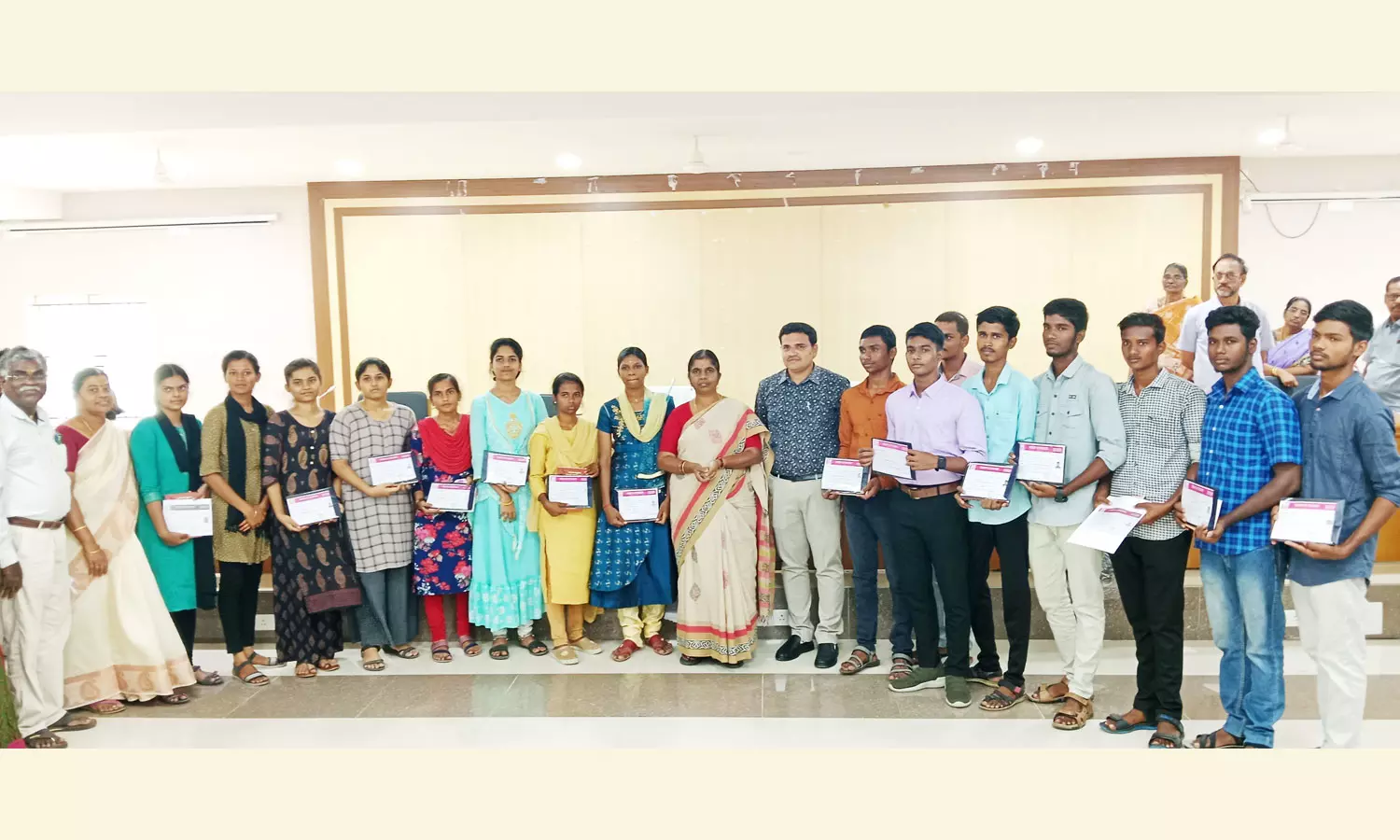 7.5. சதவீத இட ஒதுக்கீட்டில் 16 பேர் மருத்துவ படிப்பிற்கு தேர்வு 7.5. சதவீத இட ஒதுக்கீட்டில் 16 பேர் மருத்துவ படிப்பிற்கு தேர்வு