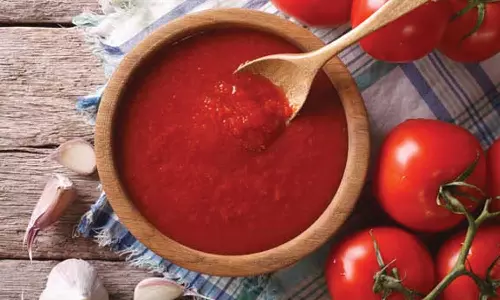 விண்ணைத்தொடும் விலை உயர்வால் தக்காளி சாஸ்க்கு மாறும் பொதுமக்கள்