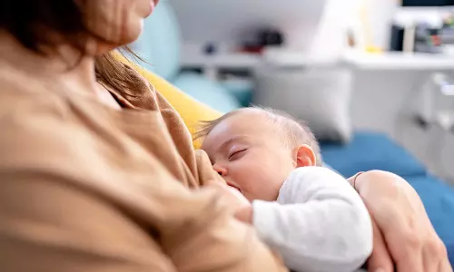 குழந்தைக்கு தாய்ப்பால் புகட்டும் முறை