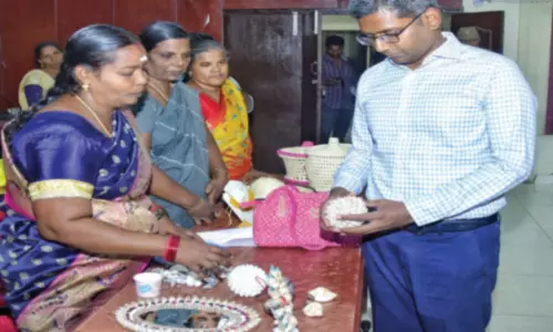 உற்பத்தி பொருட்களை உலக அரங்கிற்கு கொண்டு செல்ல வேண்டும்