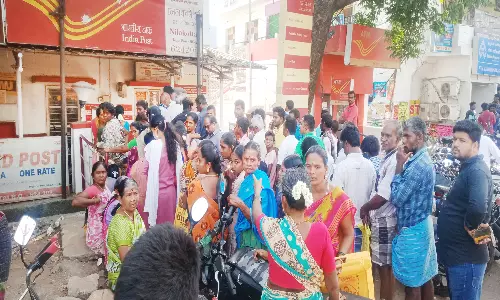 நிலக்கோட்டை தபால் அலுவலகத்தில் ஆதார் திருத்தம் செய்ய வரும் பொதுமக்கள் அலைக்கழிப்பு