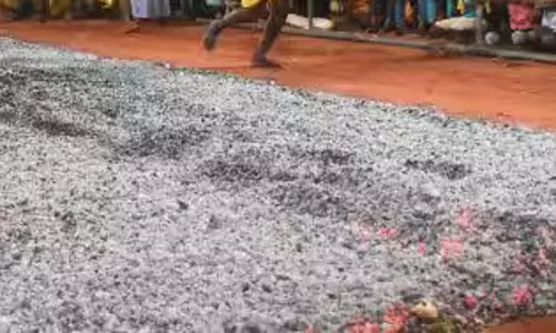 கோவில் திருவிழாவில் தீமிதித்தபோது தவறி விழுந்ததில் தாத்தா - 1 வயது பேத்தி உடல் கருகினர்