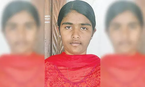 அரசு மருத்துவ கல்லூரிக்கு செல்லும் தொழிலாளியின் மகள்