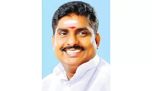 அரசின் திட்டங்களை பார்த்து நாராயணசாமி புலம்புகிறார்