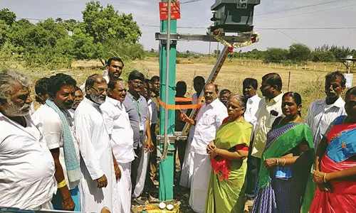 கோவில்பட்டி அருகே ரூ.12.8 லட்சம் மதிப்பீட்டில் மின்மாற்றி - கடம்பூர் ராஜூ எம்.எல்.ஏ. தொடங்கி வைத்தார்