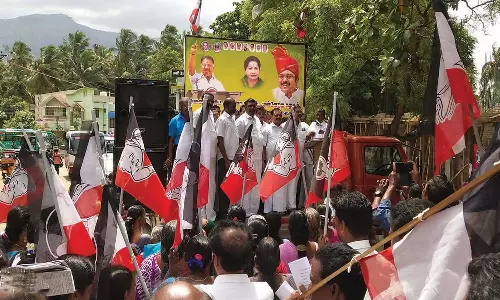 தக்கலையில் அ.தி.மு.க. ஓ.பி.எஸ் அணியினர் ஆர்ப்பாட்டம்