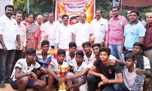 மாவட்ட அளவிலான கைப்பந்து போட்டி: ஏலகிரி அரசு பள்ளி மாணவர்கள் முதலிடம்