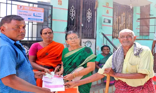 மகளிர் உரிமைத்தொகை ரூ.1,000 திட்டம்-நெல்லை மாநகரில் வீடு, வீடாக டோக்கன் வினியோகம் தொடங்கியது